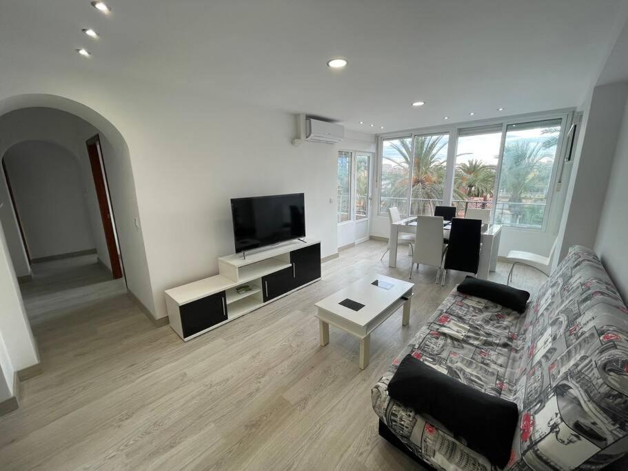 Nice Apartment Near The Sea Torrevieja Bagian luar foto
